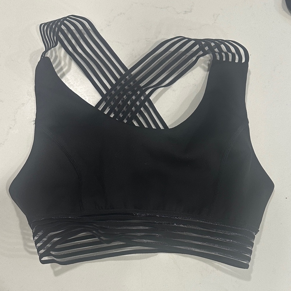 Elegant Black Strappy Sports Bra